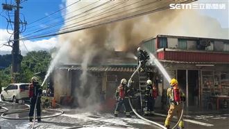 基隆平房大火！雜貨店老夫妻緊抱家當逃生