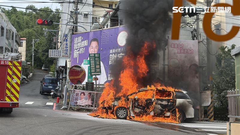 休旅車陷火海黑煙狂竄！駕駛嚇壞緊急跳車