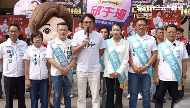 民眾黨主席黃國昌陪同民眾黨台中隊領表登記(圖/翻攝畫面)