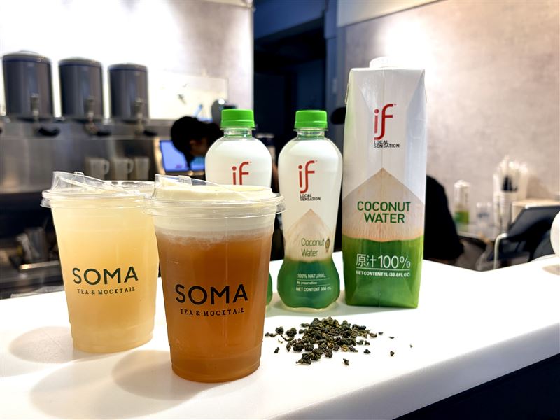 雙方以if 100%椰子水為基底,融入高山茶、蜜隱烏龍、花果與咖啡等風味,打造多款聯名飲品。(圖/品牌業者提供)