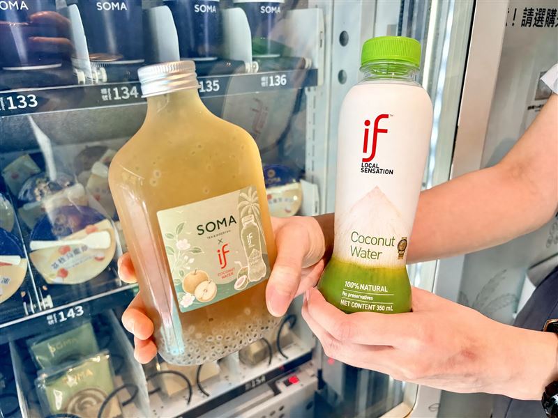 敦化店販賣機於9月初開賣罐裝聯名飲品「水梨花果高山茶香椰子水+蘭香子」。(圖/品牌業者提供)