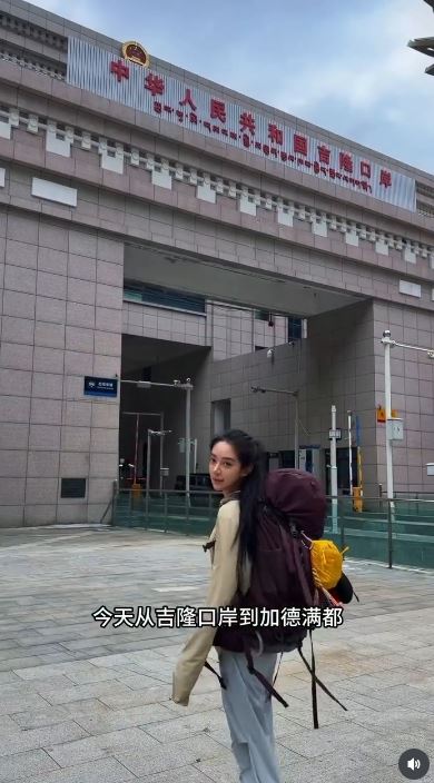 「末日山洪」奇蹟!中國女孩jiaqisky,在吉隆口岸準備健行,臨時改變行程躲過死劫,劫後餘生拍影片說「我還活著」4個字逼哭全網。(圖/翻攝自IG @jiaqisky1123)