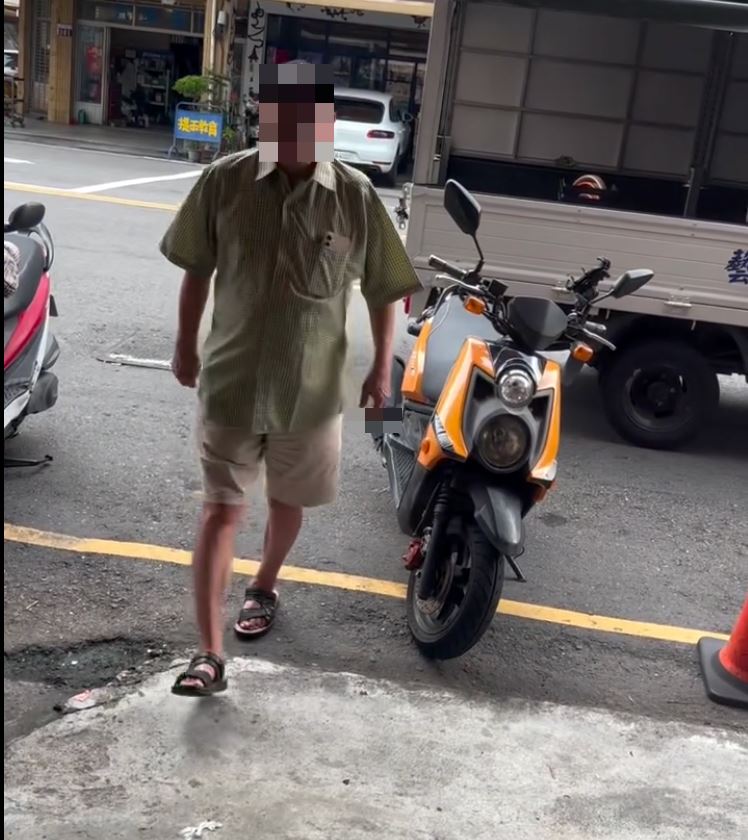 江男疑因無照駕駛想私下和解，遭拒絕後竟不斷出言罵人。（圖／翻攝自Threads @hamster.1600886）