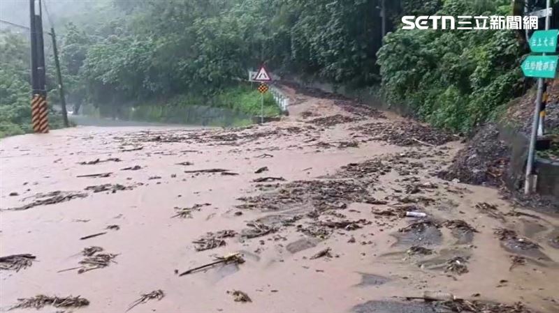 連夜豪雨炸台東！南迴公路多路段慘現泥流