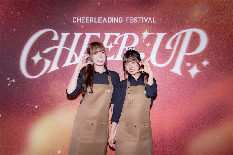 左起小美、希美參加《Cheer Up》活動。（圖／協奏曲文創提供）