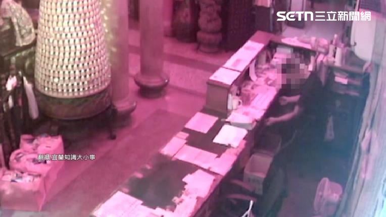 神明前偷竊！賊從廟裡摸走13萬香油錢遭逮