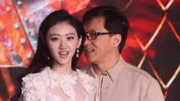 景甜舊照重現！成龍碰腿擋走光說法遭酸