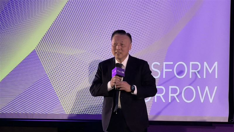 日月光執行長吳田玉於SEMICON展前記者會表示,AI發展才剛起步,長期而言將結合醫療與化學等學科帶來千倍效益,台灣應加速基礎建設與平衡資源。(圖/記者師瑞德攝影)