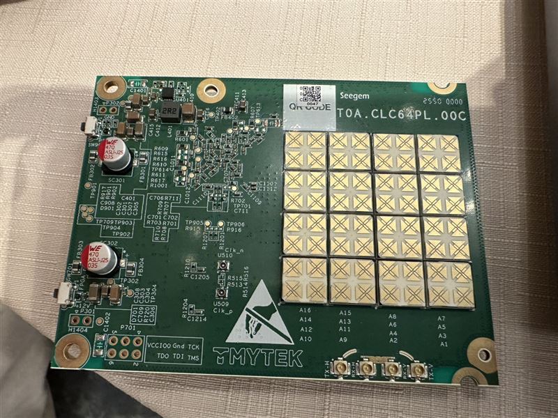 稜研以相控陣列天線模組供應商角色,參與新興市場電信商的大型毫米波專案。稜研已成為少數合格供應商之一,正加速進行場域驗證,為後續量產做準備。(圖/記者余國棟攝影)