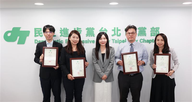 民進黨北市黨部備戰2026「法律顧問陣容曝」。(圖/民進黨北市黨部提供)