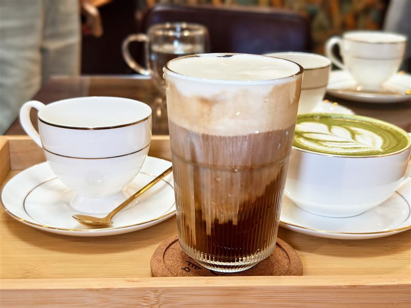 「啡常美好」推出師生專屬飲品買一送一。(圖/飯店旅宿業者提供)