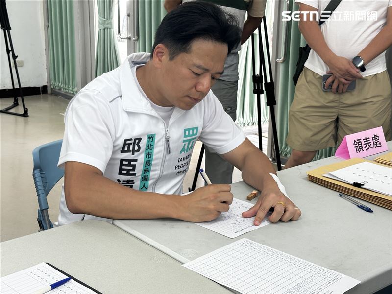 邱臣遠回應「藍委站台」一說。(圖/記者羅欣怡攝影)
