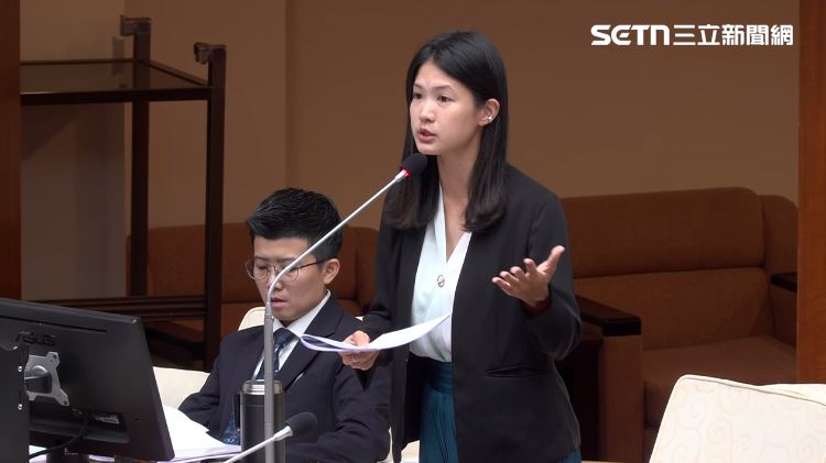 林亮君質詢觀傳局網軍風波。(圖/翻攝畫面)