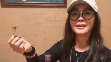 十幾年好酒瓶塞碎了！陳美鳳用牙籤救場