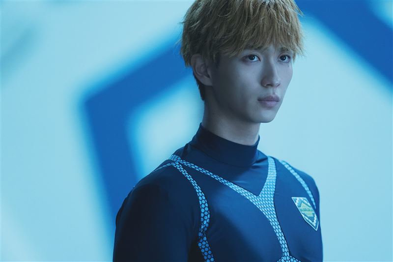 野村康太為了飾演「國神鍊介」,在半年迅速增肌8公斤。(圖/甲上娛樂提供)
