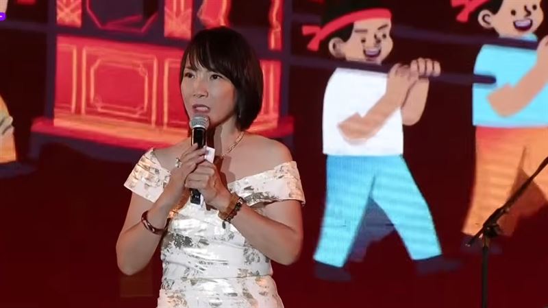 主持人徐子雁發聲致歉。(圖/翻攝新竹縣政府YT 畫面)