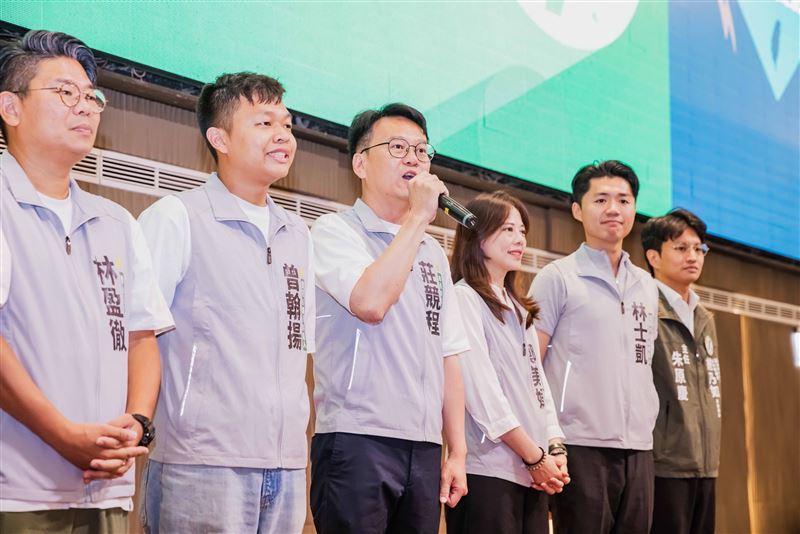 民進黨新竹市長參選人莊競程(中)表示,讓中央政策走進地方,同時也讓地方的需求有機會被中央聽見。(圖/翻攝畫面)