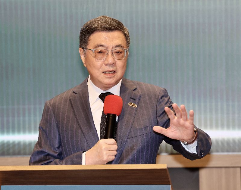 針對南投縣消防局伍姓消防員不幸殉職,卓榮泰致上最深敬意,也向家屬表達深切慰問。(圖/中央社)