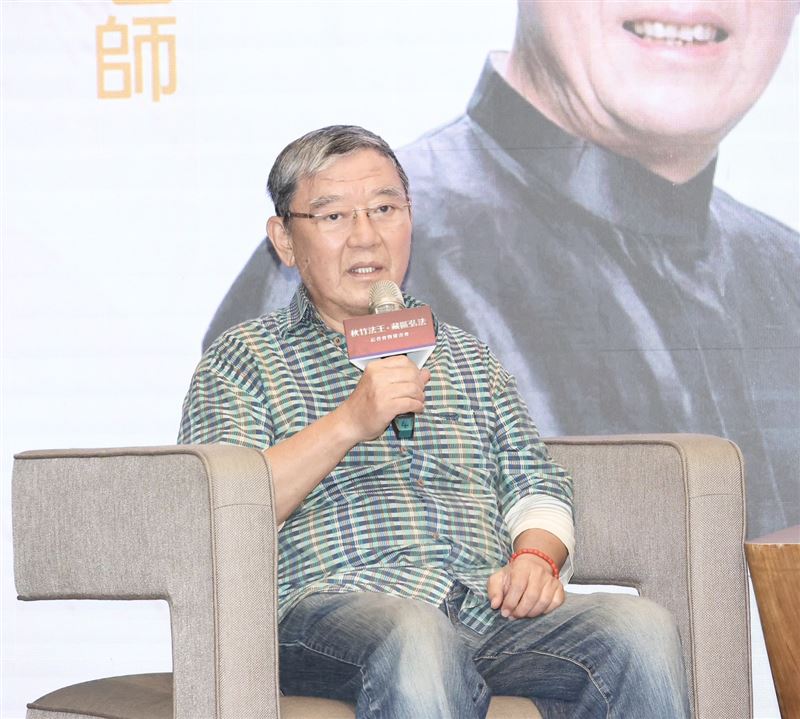 李立群出席佛教秋竹法王的新書簽書會。(圖/記者田俊彥攝影)
