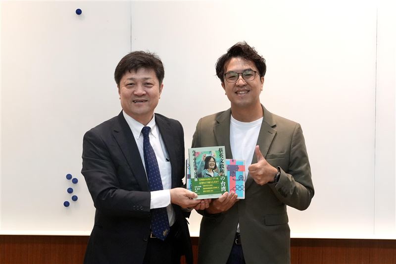 東大學者團拜會沈伯洋。(圖/沈伯洋競選辦公室提供)
