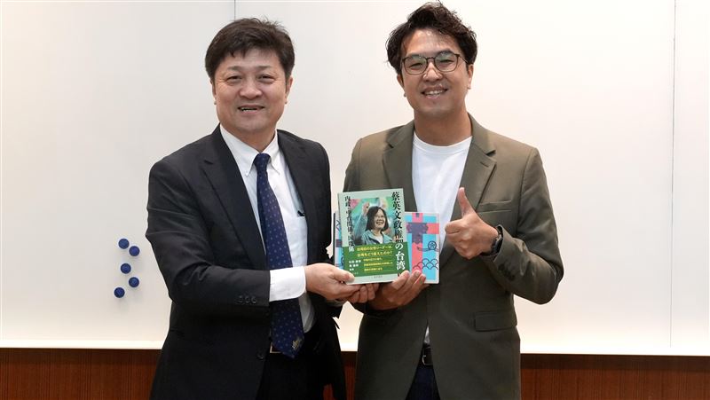 東大學者團拜會沈伯洋　談AI治理資訊安全