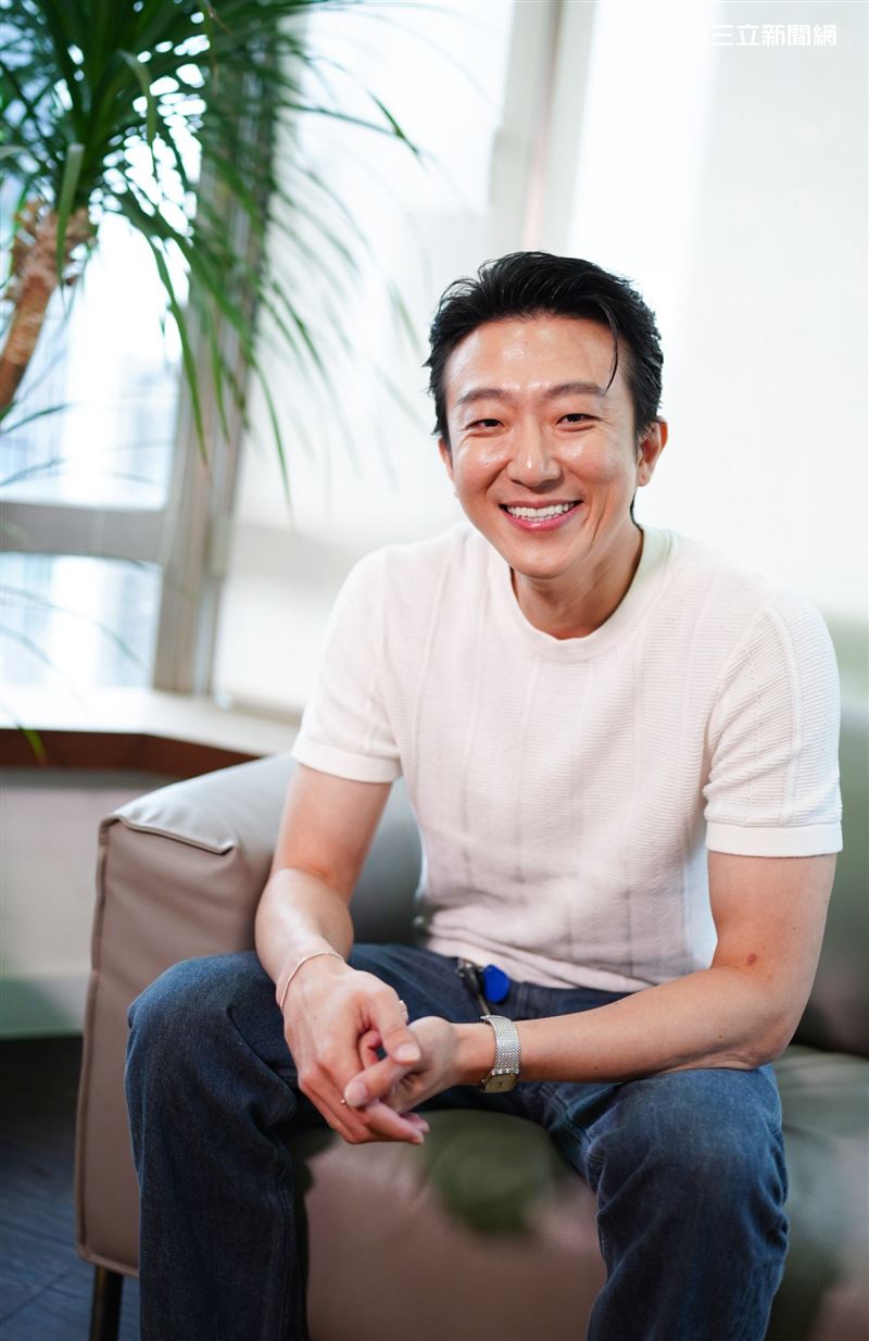 懷秋在《網紅老爸》中飾演王識賢身邊的兄弟。(圖/記者田俊彥攝影)