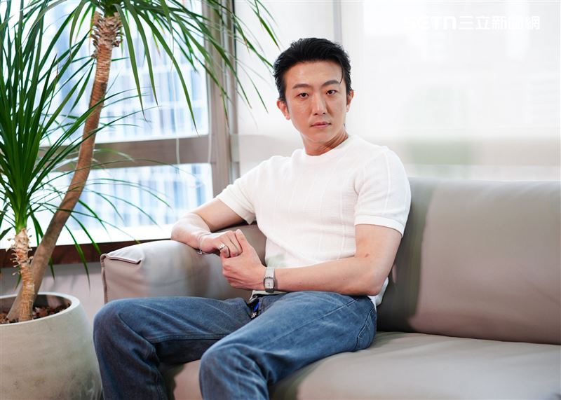 懷秋在《網紅老爸》中飾演王識賢身邊的兄弟。(圖/記者田俊彥攝影)