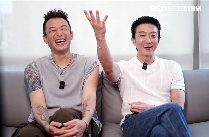 懷秋、阿BEN接受專訪時談到不少《網紅老爸》拍攝趣事。(圖/記者田俊彥攝影)