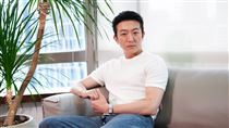 懷秋弟慘遭美國人圍毆　雙方竟鬧到上新聞