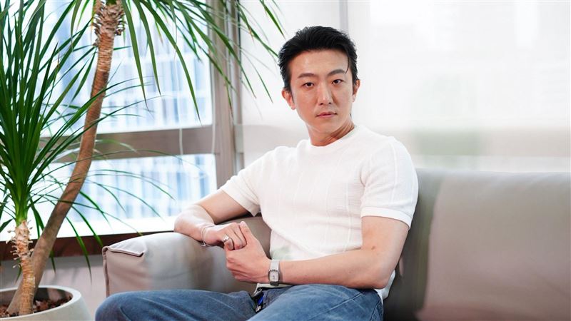 懷秋弟慘遭美國人圍毆　雙方竟鬧到上新聞
