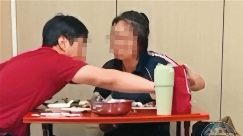 直擊上班幽會入香閨　台中政風主任偷情她