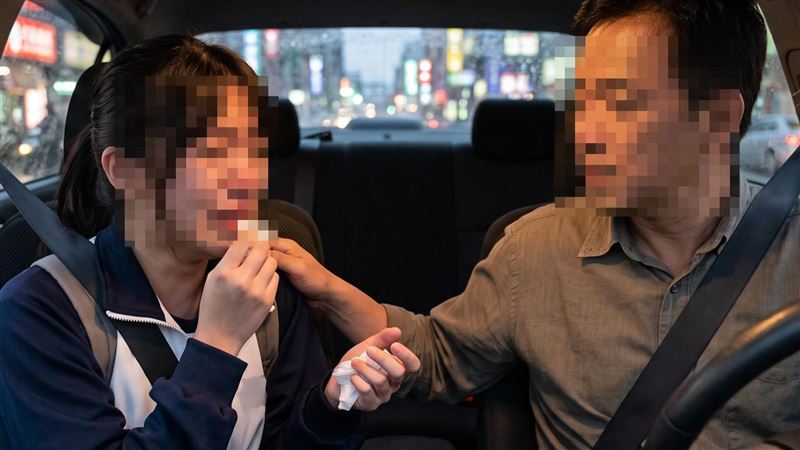 繼父逼穿情趣衣逞慾…她求助生父哭到發抖