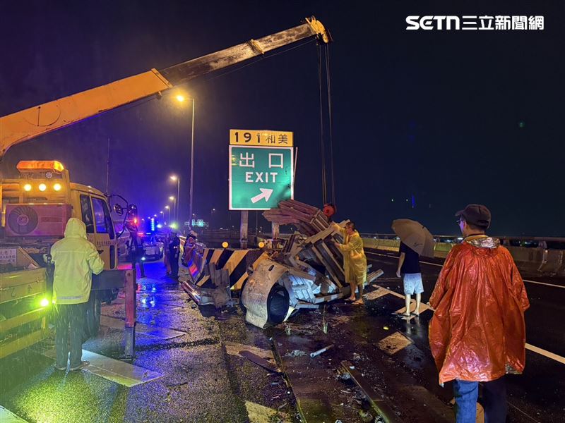 新／離奇！國3自撞車全毀 男脫困竟墜橋亡