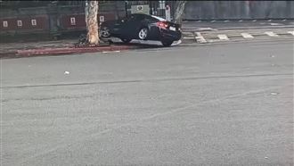 北市男酒駕撞路樹落跑！停派出所對面被抓