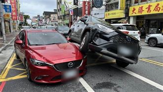 花蓮街頭離奇事故　「牛騎馬」畫面曝光