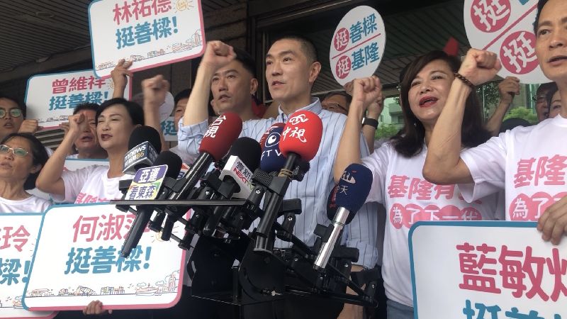 謝國樑登記拚連任　張惇涵陪童子瑋視察