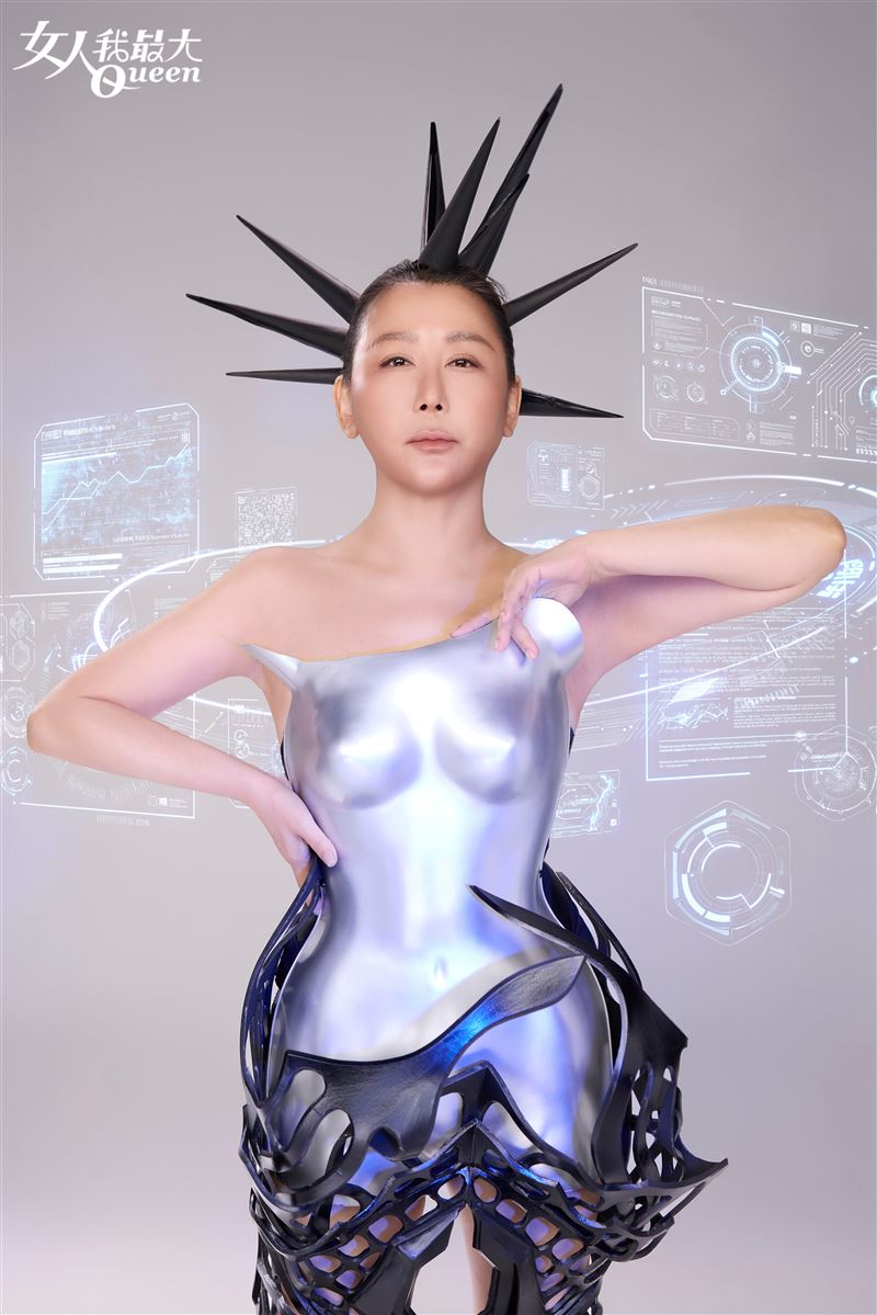 總是求新求變的藍心湄,談起出道來的作品表示每一次的轉換都反映當時不同的心境。(圖/TVBS提供)