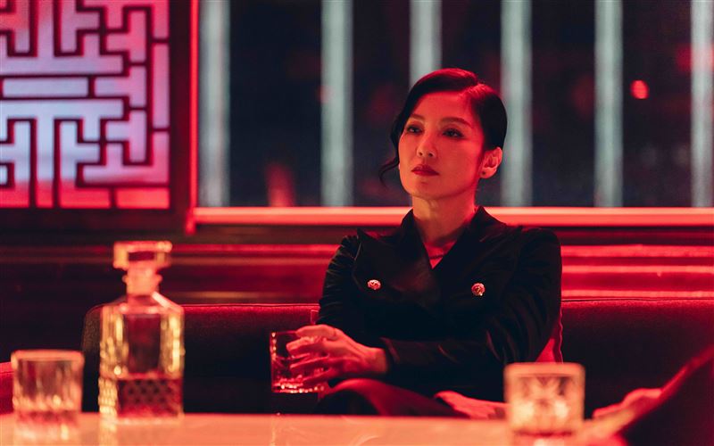 林熙蕾霸氣領軍「夜月堂」,與青和宮多年恩怨浮上檯面。(圖/Netflix提供)