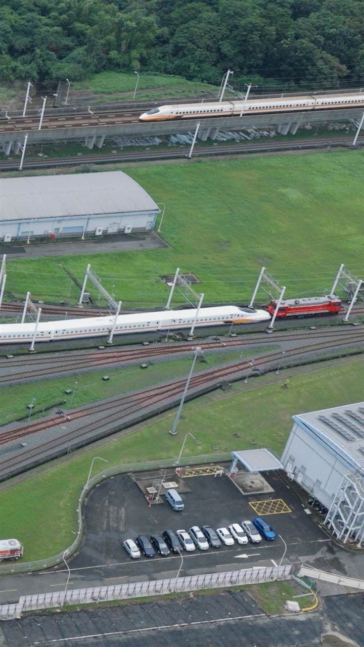 台灣高鐵新世代列車N700ST首組車已於燕巢總機廠完成組裝,並正式啟動靜態測試。(圖/高鐵提供)