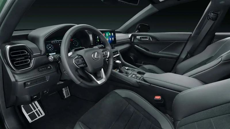 內裝使用黑色NuLuxe座椅加入綠色縫線。(圖/翻攝Lexus網站)