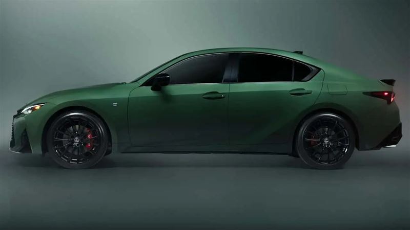 Lexus IS換上一身超搶眼的Envious綠色新裝。(圖/翻攝Lexus網站)