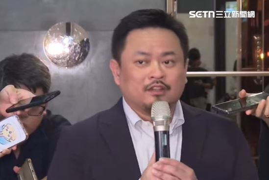 洪申翰今(1)日親自證實前往南京出席APEC,並強調不論會議地點設在哪裡,台灣參與國際、與國際社會接軌的立場都不會因此改變。(圖/三立電視台)