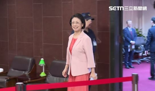 傅崐萁剛道歉…翁曉玲喊：我會努力進前