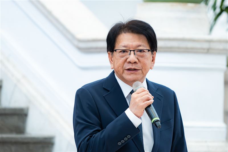 總統府秘書長潘孟安今(29)日上午陪同被提名人赴立法院拜會民進黨立法院黨團懇請支持。(資料照/總統府提供)