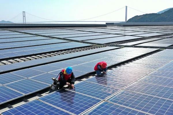 首度超越煤電,中國太陽能發電新增裝機量年增14%。(圖/CFP)