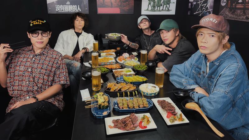 阿信昔為他們求1事　18年後成超大咖天團