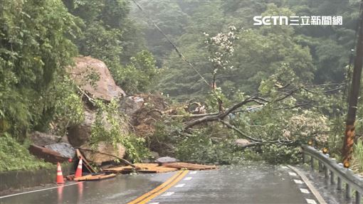 新／北宜公路落石坍方！雙向車流嚴重回堵