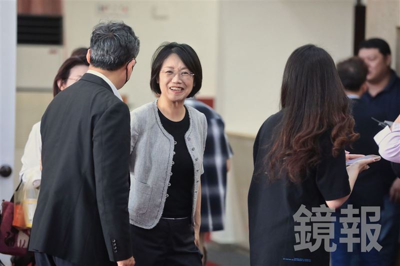一度傳出翁曉玲要求記者不得進入中興大樓採訪,翁直呼,她怎麼可能要求記者禁入中興大樓