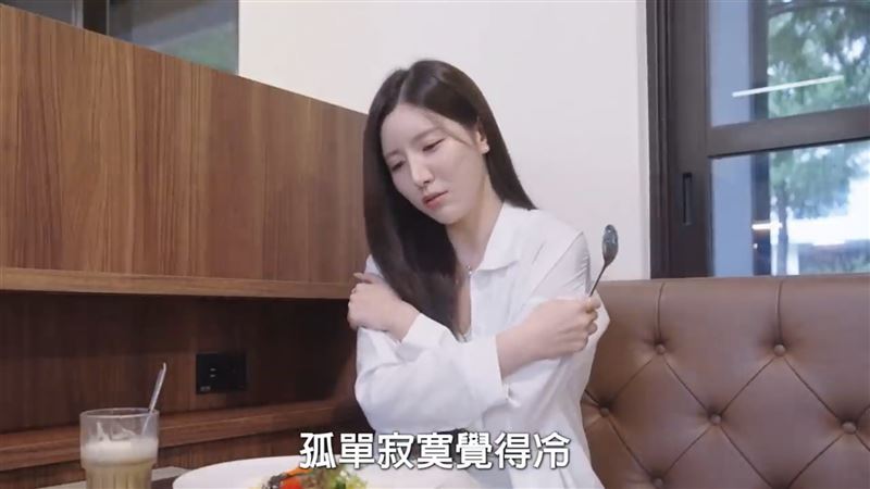 南珉貞大方坦承極度渴望談戀愛,更詳細列出理想型條件,邀請廣大男性觀眾參與約會。(圖/翻攝自南珉貞YouTube)