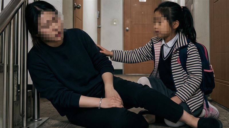 隱忍尪5度家暴…妻遭刺殺！女兒全程目睹